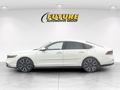 Used 2023 Honda Accord Touring image 9