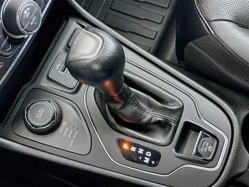 Used 2020 Jeep Cherokee High Altitude AWD/4WD image 25