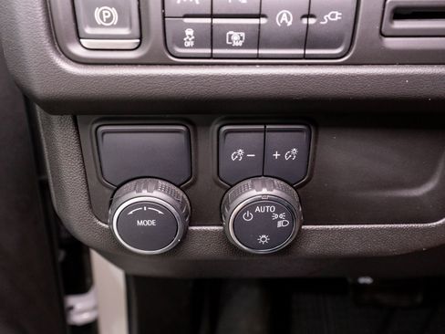 Used 2022 Chevrolet Suburban RST w/ Luxury Package RWD image 30