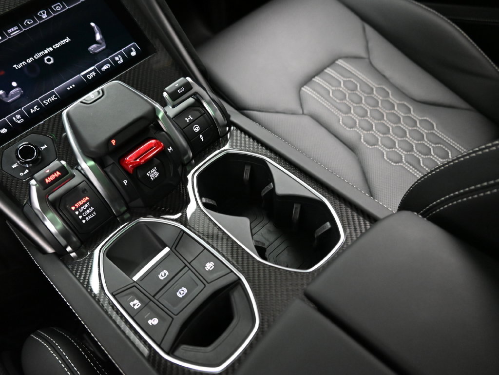 Used 2024 Lamborghini Urus Performante AWD/4WD image 25