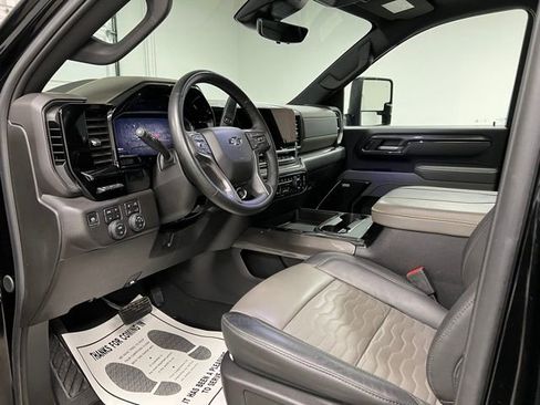 Used 2024 Chevrolet Silverado 2500 ZR2 w/ Technology Package image 20