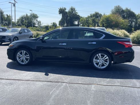 Used 2016 Nissan Altima 3.5 SL w/ 3.5 Technology Package FWD image 4