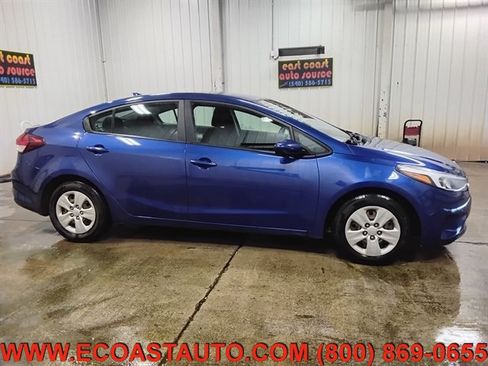 Used 2017 Kia Forte LX FWD image 2