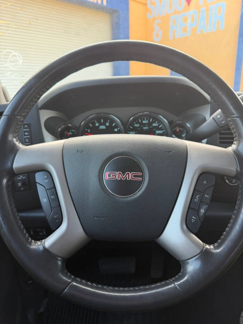 Used 2011 GMC Sierra 2500 SLE w/ SLE Preferred Package AWD/4WD image 19