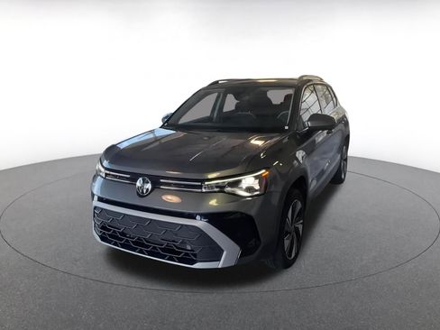 Used 2025 Volkswagen Taos SE image 7