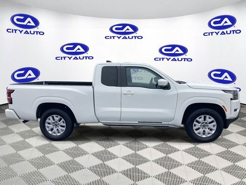 Used 2022 Nissan Frontier SV w/ Technology Package image 2