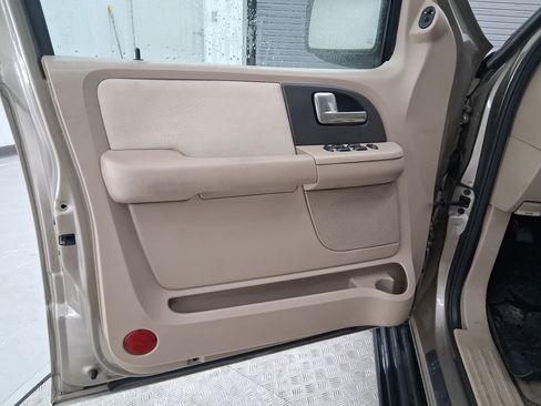 Used 2003 Ford Expedition XLT image 17