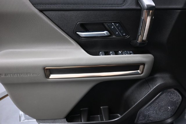 Used 2024 GMC Hummer EV 2X AWD/4WD image 13