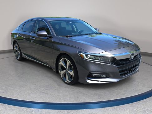 Used 2018 Honda Accord Touring image 3