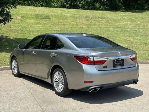 Used 2016 Lexus ES 350 w/ Premium Package w/Wood Trim FWD image 3