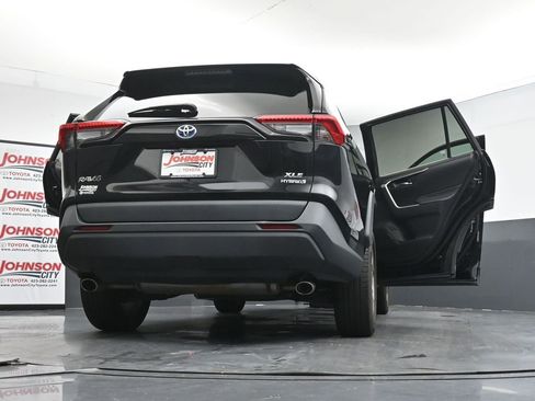 Used 2021 Toyota RAV4 XLE Premium AWD/4WD image 43