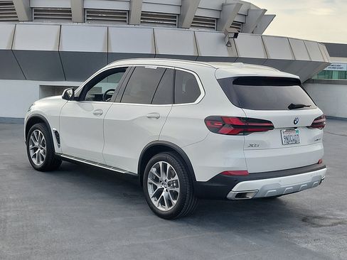 Used 2025 BMW X5 sDrive40i w/ Parking Assistance Package RWD image 2