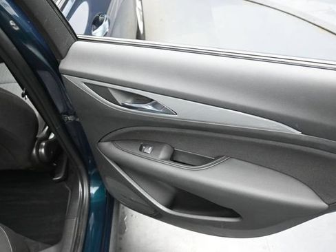 Used 2018 Buick Regal Preferred FWD image 32