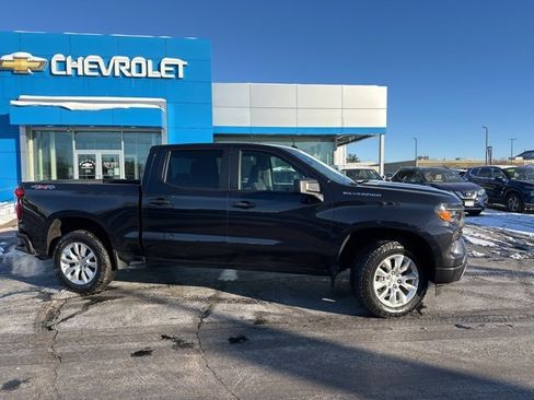 Used 2022 Chevrolet Silverado 1500 Custom image 2