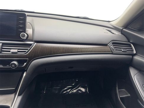 Used 2018 Honda Accord EX image 57