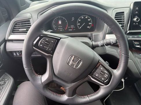 Used 2025 Honda Odyssey Sport-L image 17
