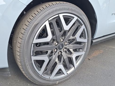 New 2026 Ford Expedition Platinum w/ Platinum Ultimate Package image 32