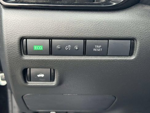 Used 2025 Nissan Sentra SV FWD image 18