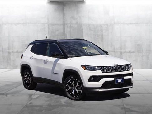 Used 2025 Jeep Compass Limited AWD/4WD image 2
