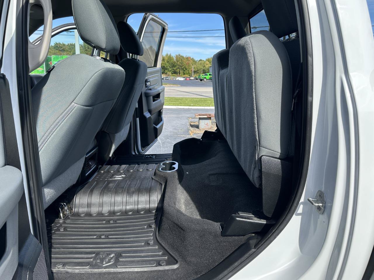 Used 2018 RAM 1500 SLT AWD/4WD image 33