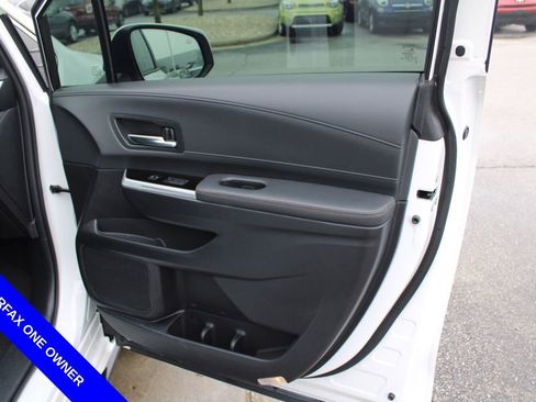 Used 2025 Toyota Sienna Platinum image 23