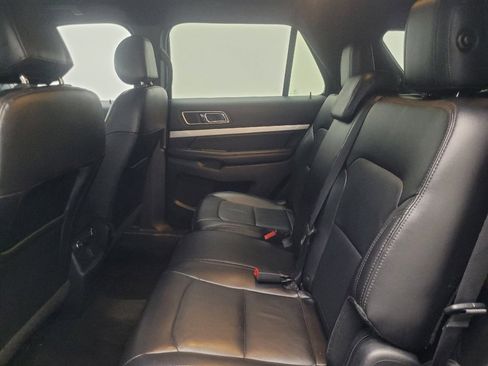 Used 2016 Ford Explorer XLT w/ Equipment Group 202A FWD image 18