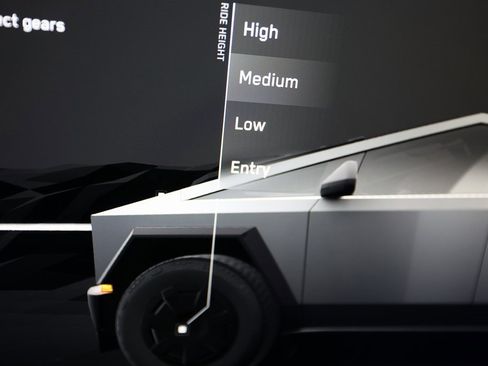 Used 2025 Tesla Cybertruck AWD Crew Cab image 30