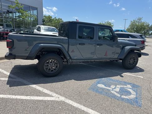 New 2025 Jeep Gladiator Sport image 32