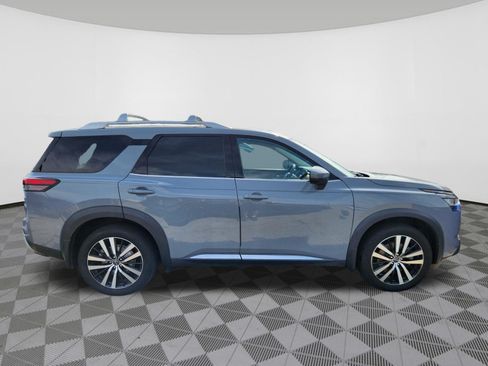 Used 2023 Nissan Pathfinder Platinum AWD/4WD image 5