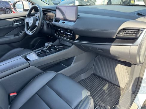 Used 2024 Nissan Rogue SL w/ SL Premium Package image 41