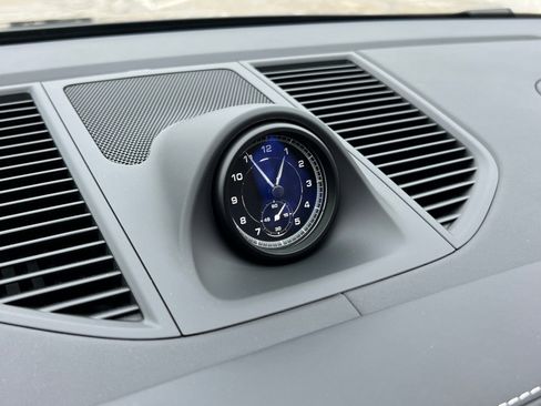 Certified 2025 Porsche Macan image 24