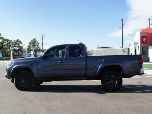 Used 2022 Toyota Tacoma SR5 w/ SR5 Appearance Package (SM) image 10