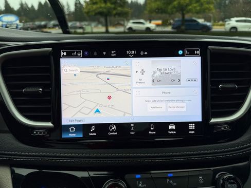 Certified 2024 Chrysler Pacifica Select image 24