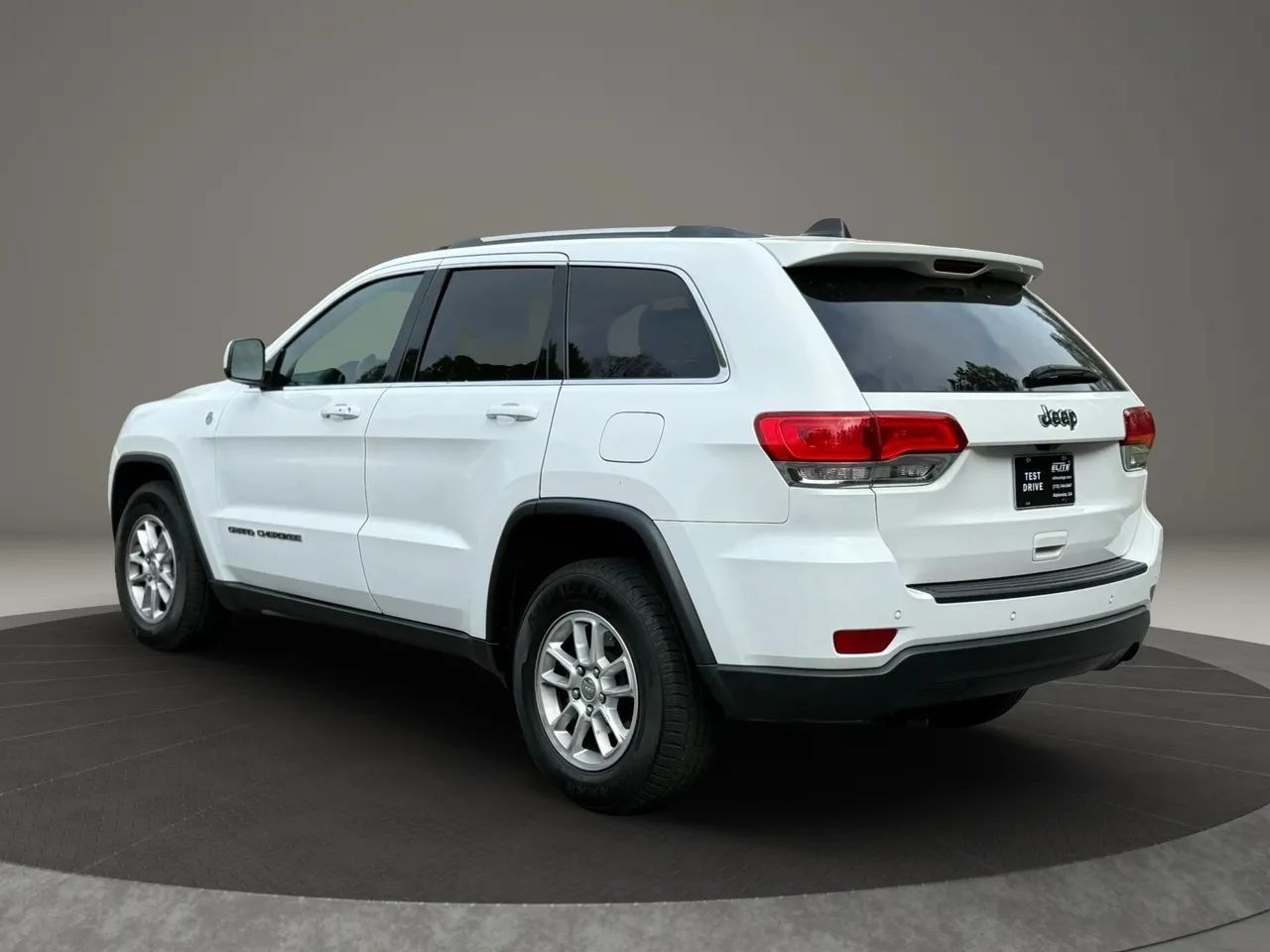 Used 2019 Jeep Grand Cherokee Laredo AWD/4WD image 6