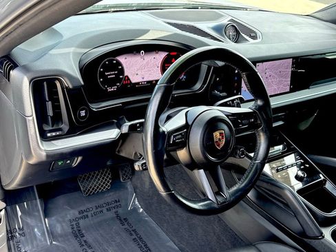 Used 2024 Porsche Cayenne Coupe image 19