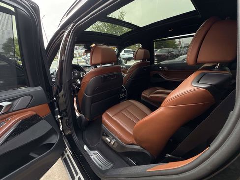 Used 2022 BMW X7 xDrive40i w/ M Sport Package AWD/4WD image 26
