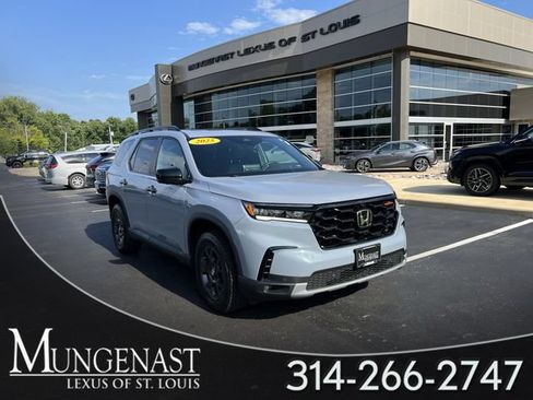 Used 2025 Honda Pilot TrailSport image 1