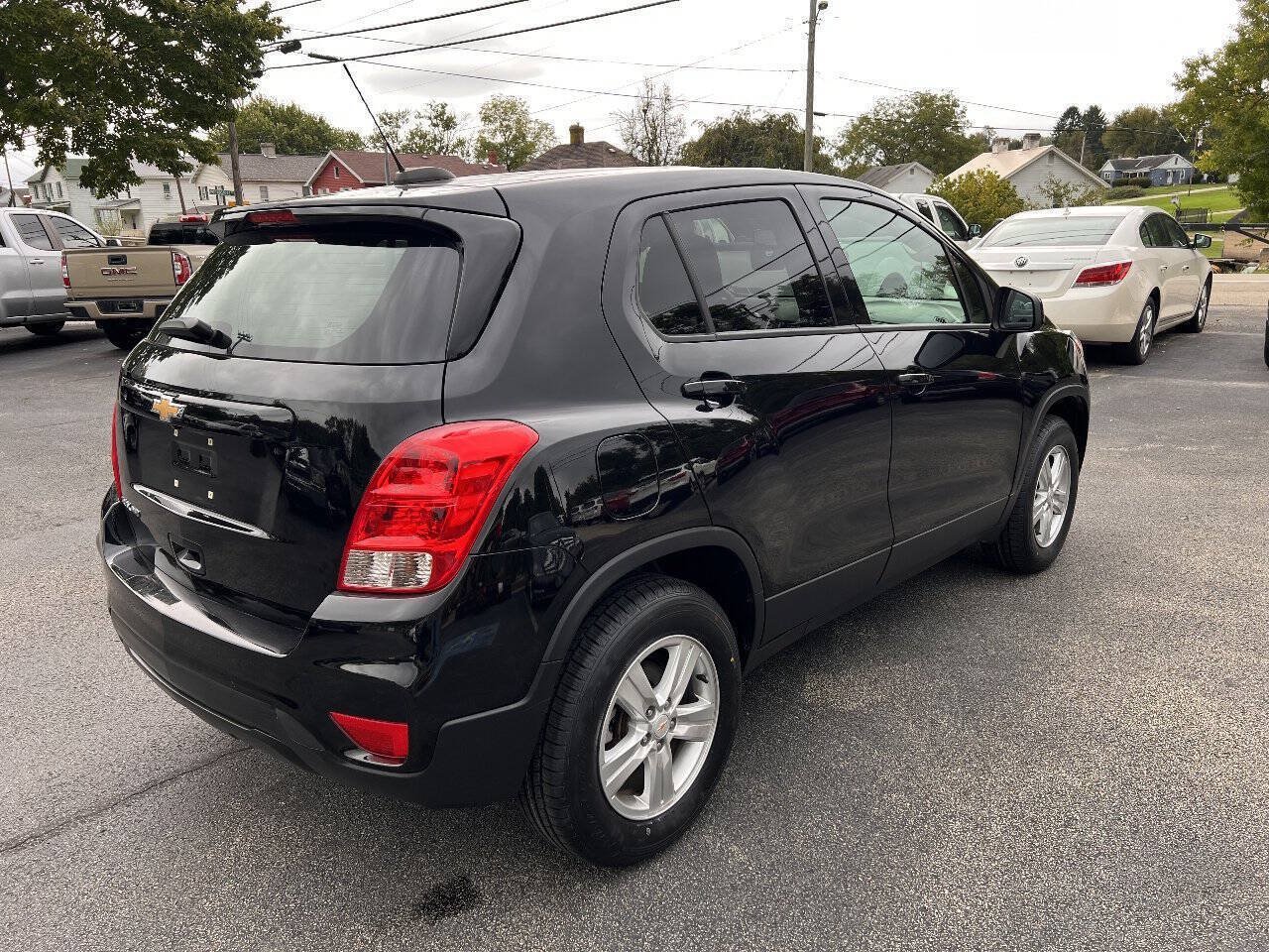 Used 2021 Chevrolet Trax LS w/ Tint and Cruise Package AWD/4WD image 5