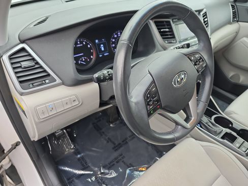 Used 2017 Hyundai Tucson Sport image 16