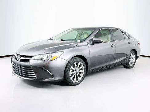 Used 2015 Toyota Camry XLE image 3