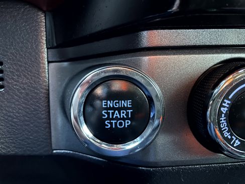 Used 2018 Toyota Tacoma TRD Sport image 15