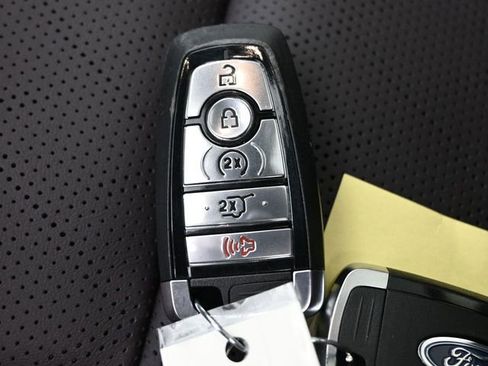 Certified 2025 Ford Explorer Platinum image 9