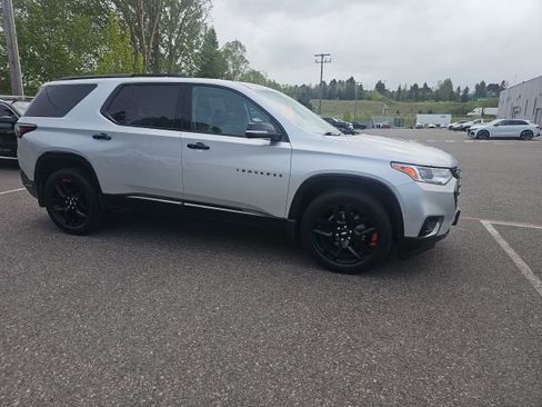 Used 2018 Chevrolet Traverse Premier w/ Redline Edition AWD/4WD image 3