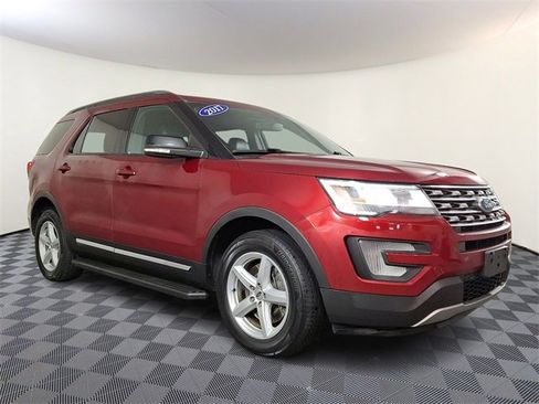 Used 2017 Ford Explorer XLT w/ Equipment Group 202A image 1