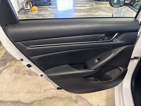 Used 2018 Honda Accord LX image 27