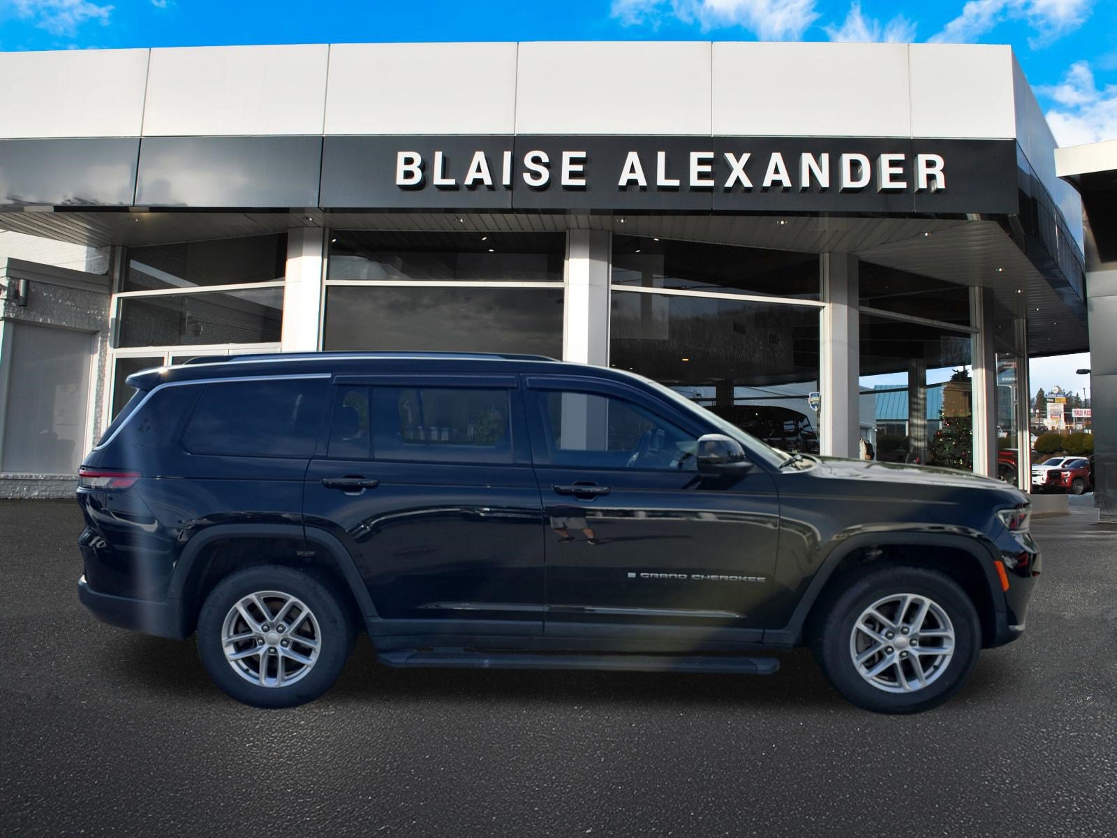 Used 2022 Jeep Grand Cherokee L Laredo w/ Luxury Tech Group I AWD/4WD image 2