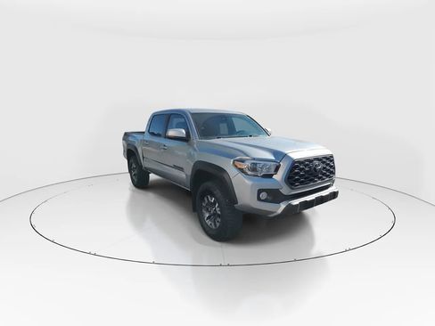 Used 2022 Toyota Tacoma TRD Off-Road image 2