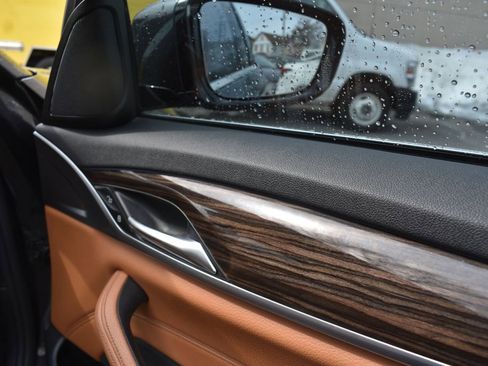 Used 2019 BMW 530i xDrive w/ Convenience Package image 22