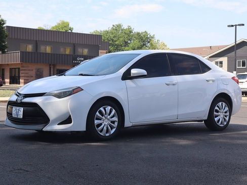 Used 2018 Toyota Corolla LE FWD image 11