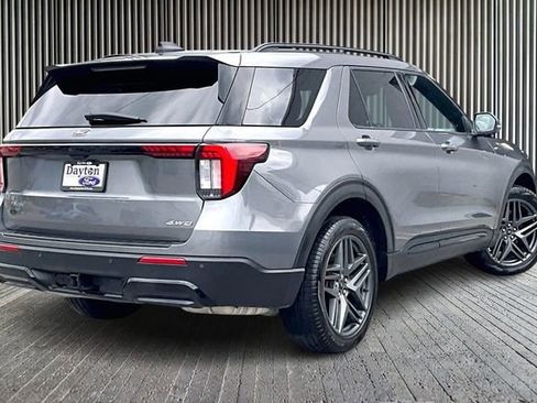 Used 2025 Ford Explorer ST-Line image 2